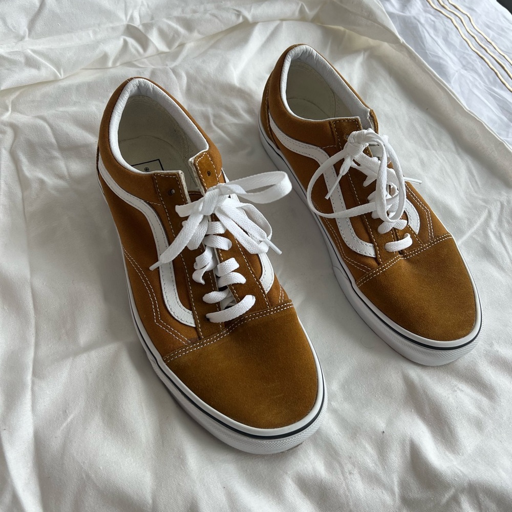 Men’s Converse Sneakers Size 10